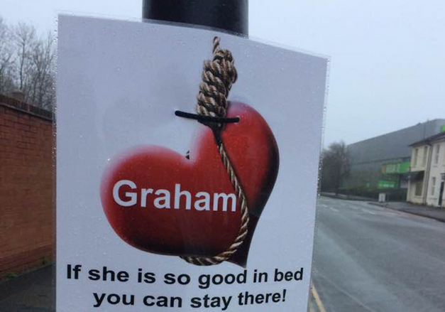 Razbunarea unei femei inselate. A lipit zeci de mesaje prin oras: "Daca este atat de buna in pat, poti sa ramai la ea"