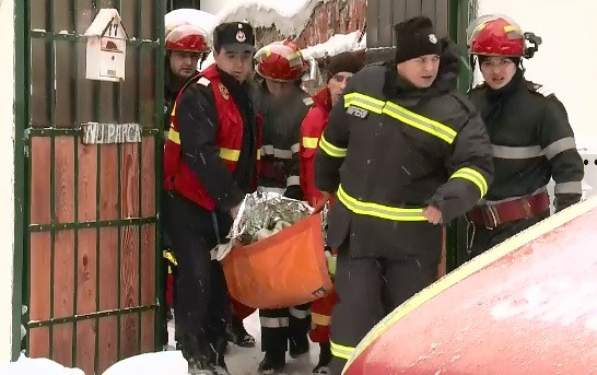 Un barbat din Capitala a murit, iar sotia si fratele acesteia au fost salvati dupa ce s-au intoxicat cu monoxid de carbon