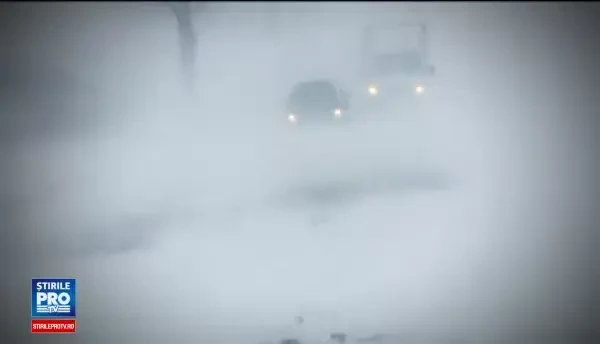 Misiuni dramatice pentru salvatori: interventii pentru 102 gravide si 51 de persoane blocate in masini. Gerul a facut 2 morti