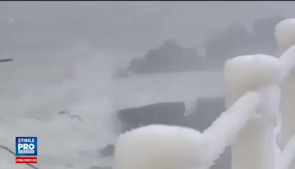 Sloiuri imense de gheata au pus stapanire pe Dunare. Spargatorul Perseus, pus la treaba dupa 4 ani de pauza