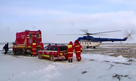Situatiile limita cu care s-au confruntat echipajele medicale pentru a ajunge la pacientii din zonele izolate de zapada