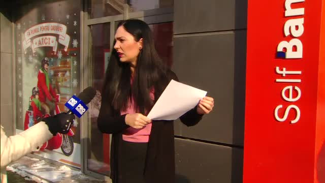 Deszapezirea in Bucuresti: detinuti pusi la treaba, amenintari cu amenzi si pietoni care-i critica pe cei care muncesc