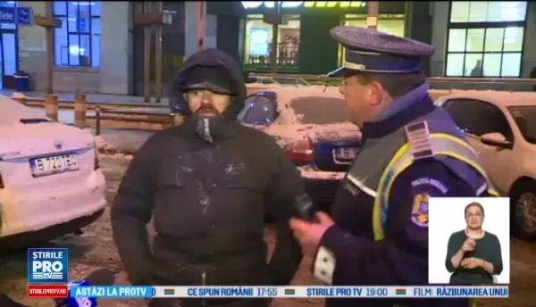 Dorm in gara pe cartoane, la - 10 grade Celsius, dar refuza adaposturile: Eu raman aici, mereu am stat pe strazi