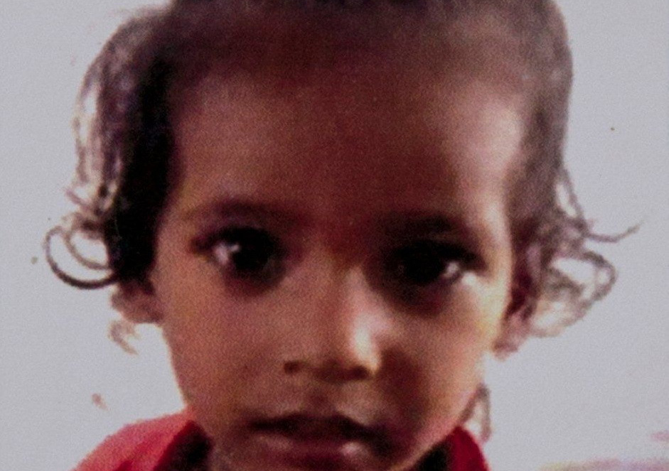 A fost rapit si ars cu acid de un barbat pentru ca mama lui a refuzat sa se marite cu el. Unde a fost gasit a doua zi