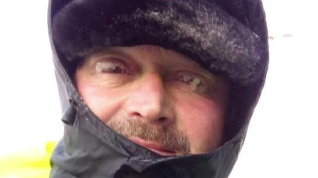 Eroii care au infruntat gerul si zapada pentru a-i salva pe cei neputinciosi. "Te gandesti ca si pe tine te asteapta familia"