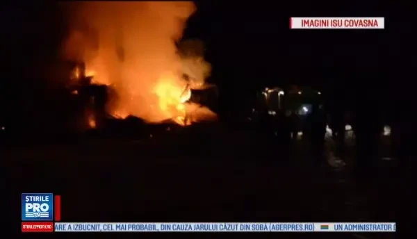 Incendiu violent la o scoala din Covasna. Pompierii s-au luptat 5 ore cu flacarile la -20 de grade