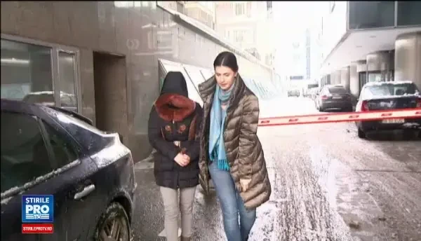 O romanca de 27 de ani si-a abuzat fetita de 9 ani, pentru a cuceri un barbat. Chinurile la care au supus-o cei doi obsedati