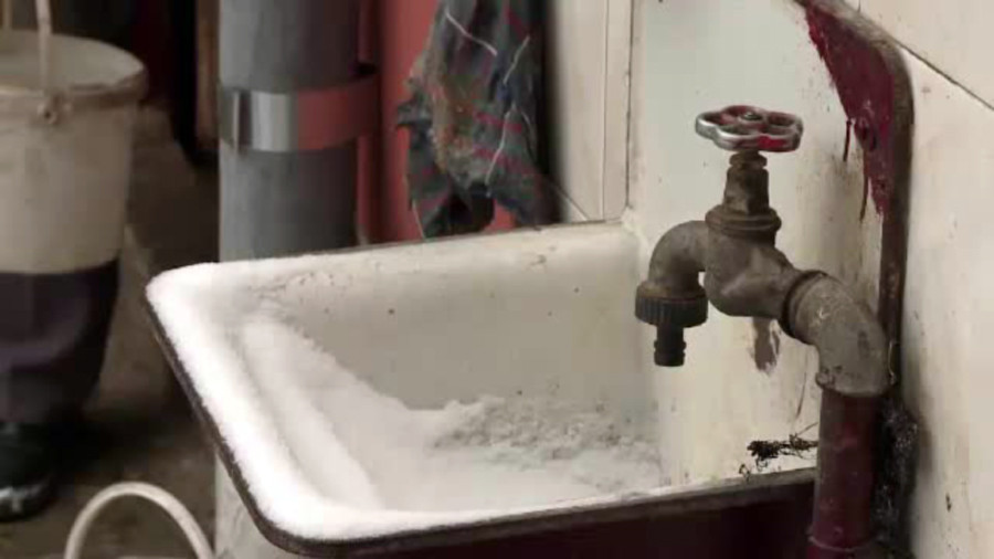 Satele in care oamenii traiesc fara apa curenta sau electricitate. "Vedem la primavara, cand se dezgheata robinetul"