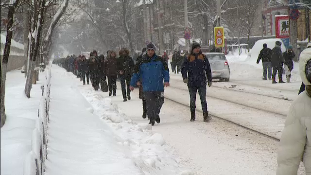 Din cauza unui zid al fostei fabrici de bere "Rahova", un bulevard din Capitala a fost blocat. Reactia primarului de sector
