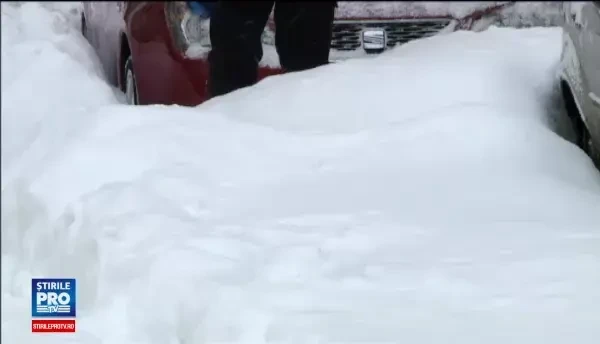 Zapada de o jumatate de metru pe strazile Capitalei. Explicatiile date de Firea pentru stradutele inca blocate