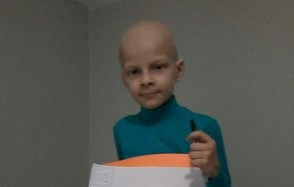 La 8 ani, Vladimir sufera de un cancer pe care nici medicii nu il inteleg, cu atat mai putin el. Salvarea de care are nevoie