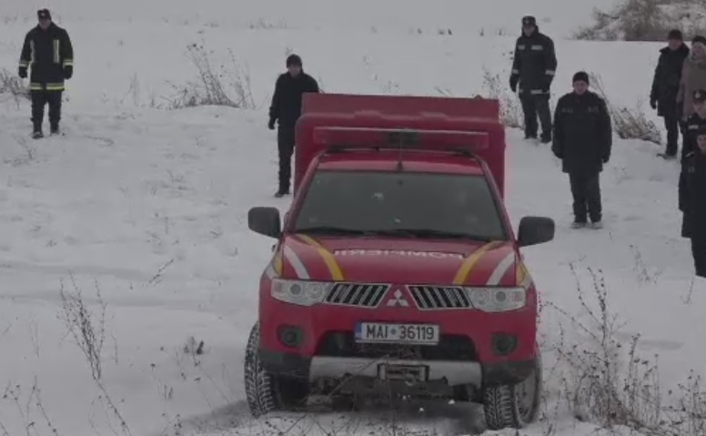 Zeci de pompieri din Mures, indrumati de instructori si piloti de off road pentru a face fata interventiilor montane