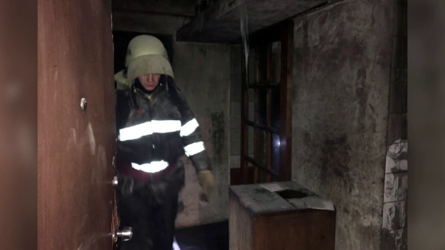 O lumanare uitata aprinsa i-a adus sfarsitul unei femei din Medgidia. Pompierii i-au gasit trupul carbonizat, in casa