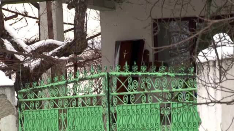 Un sat din Neamt, sub teroarea unui tanar. De ce nu a fost arestat pana acum, desi a ucis un om si a furat din toate casele