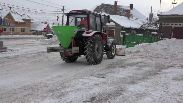 Comuna din Romania unde locuitorii au mereu soselele curate iarna. Costul total: 0 lei
