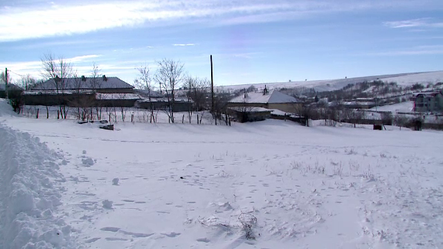 Satele din Constanta in care de noua zile oamenii au ramas fara paine. Oamenii fac tuneluri pentru a se aproviziona