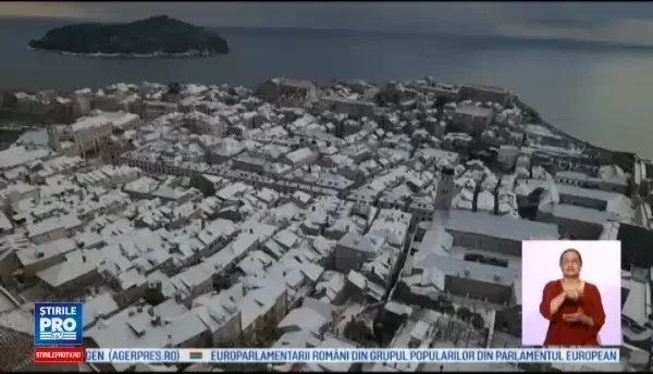 Peisaje rare in Europa, cuprinsa de ninsori puternice si inundatii. Cum arata insulele grecesti acoperite de zapada