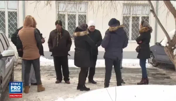 O dubla ancheta s-a deschis dupa moartea baiatului de 13 ani, operat de apendicita. Mi-au omorat copilul, le-am dat si bani