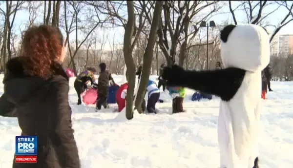 Copiii din Capitala s-au strans in parcul IOR pentru a participa la o bataie cu bulgari. Cine le-a intrerupt distractia