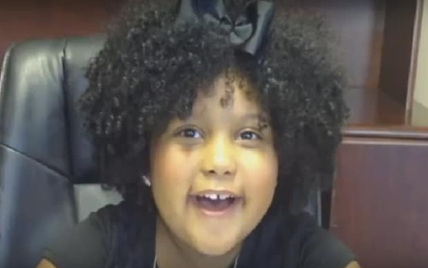 Are doar 4 ani, dar a reusit sa citeasca peste 1000 de carti. Care este povestea fetitei care viseaza sa ajunga bibliotecar