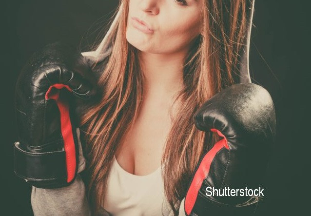 O thailandeza a prins-o pe amanta sotului sau si a batut-o cu salbaticie. Ce tehnica de lupta a folosit VIDEO.