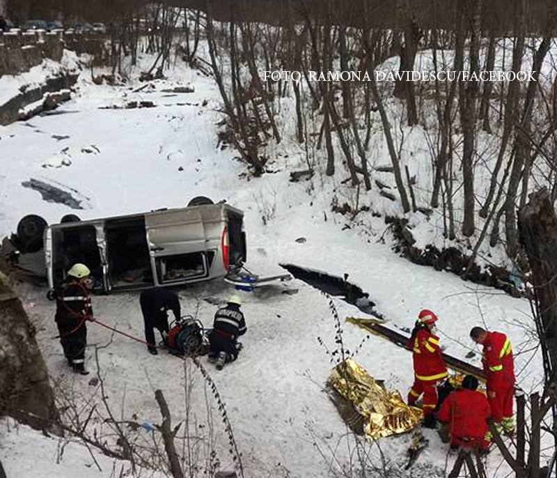 Accident grav pe DN1 A, la Cheia: doua persoane au murit iar o masina a cazut in prapastie. FOTO de la locul tragediei