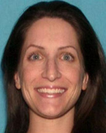 Profesoara de dans, arestata pentru ca s-a culcat cu eleva ei de 15 ani. Tatal adolescentei a intrat peste ele in camera