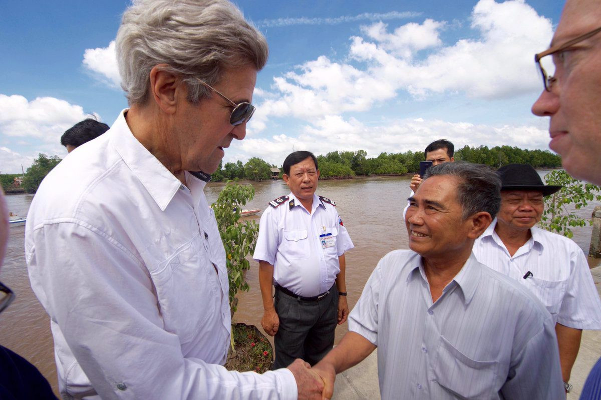 John Kerry a vizitat locul din Vietnam unde a ucis un om in timpul razboiului. Revenirea, "stranie si suprarealista". FOTO