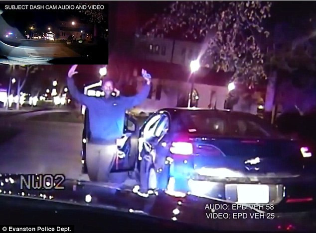 Tanar de culoare, cu doctorat, agresat de politisti. O femeie l-a raportat crezand ca a furat masina pe care o conducea