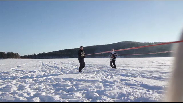Rusii au inventat un nou sport de iarna: "horse-board". Cu ce au fost inlocuite motocicletele si masinile de teren