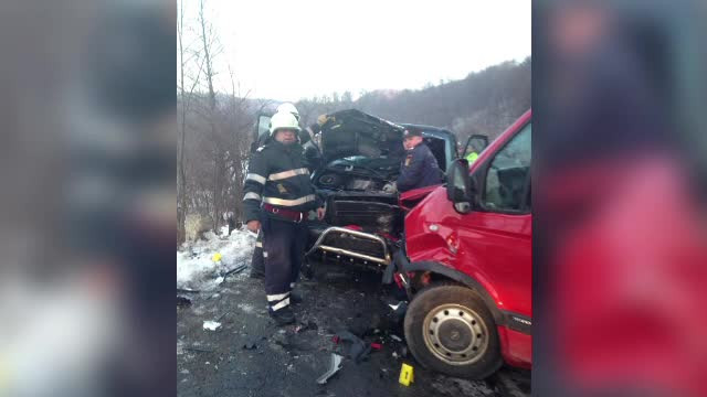 Accident cu un mort si 6 raniti, pe un drum national din Neamt. Codul rosu de interventie a fost activat
