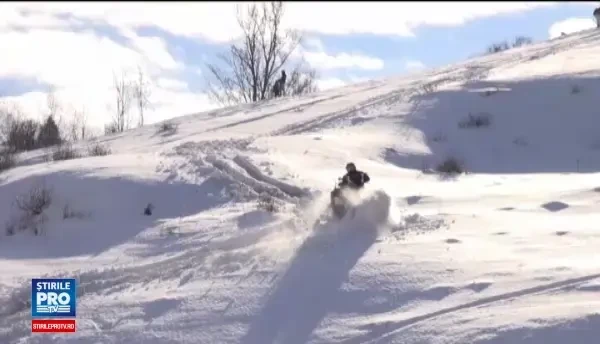 Turistii veniti la munte au profitat la maximum de vremea frumoasa. Cum te poti distra cu un buget de pana in 100 de lei