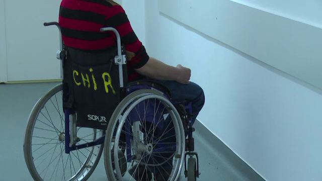 Tanar de 19 ani, injunghiat grav cand a intervenit sa aplaneze un conflict intre doi frati. Ce a patit agresorul