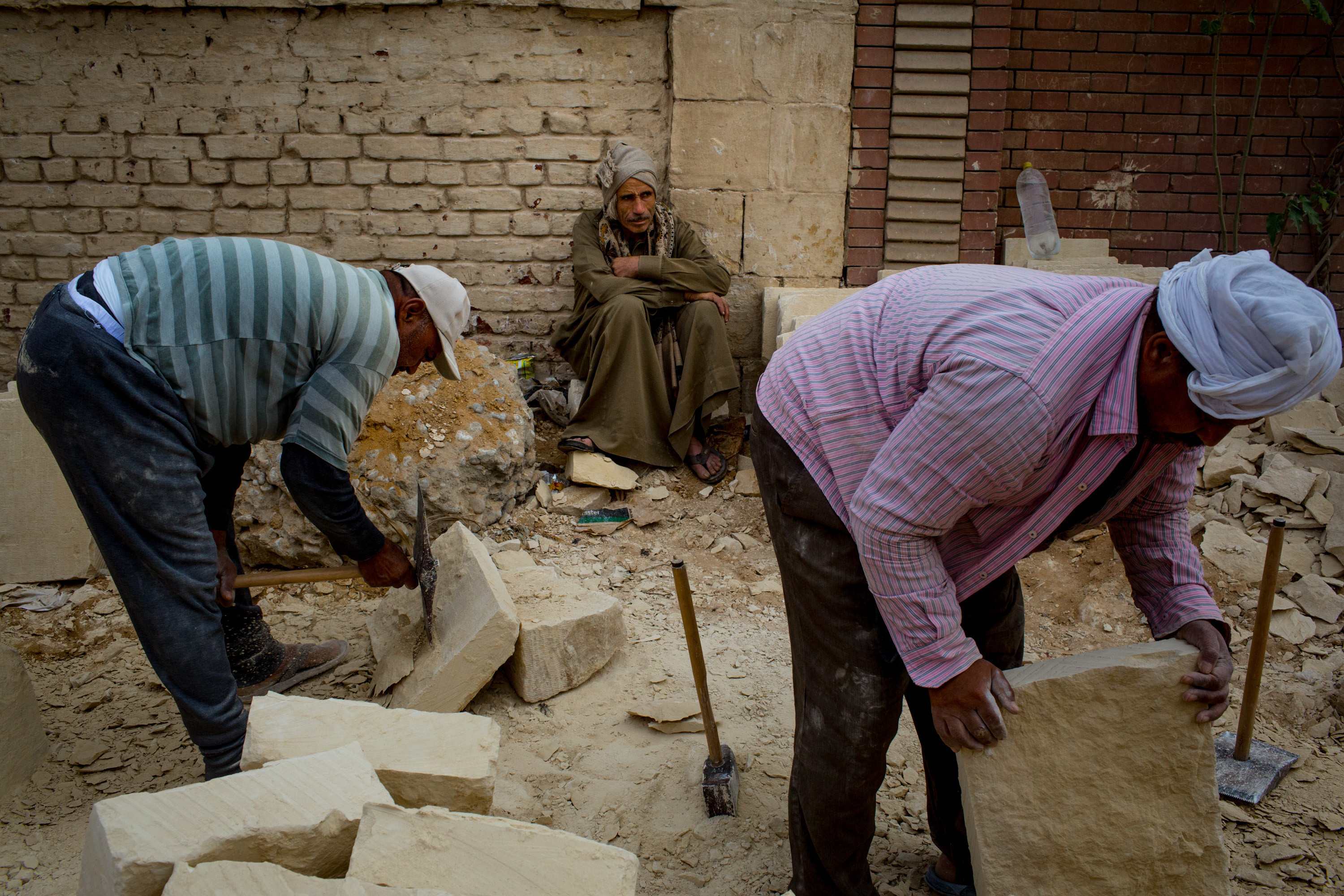 Cele 8 persoane care au mai multi bani decat jumatate din glob: "Situatia e indecenta!"!