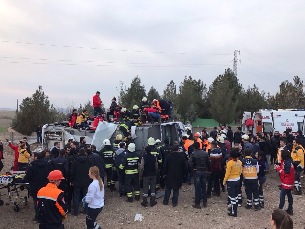 Atac asupra unui autobuz al politiei turce. Cel putin 3 agenti au fost ucisi si 9 sunt raniti