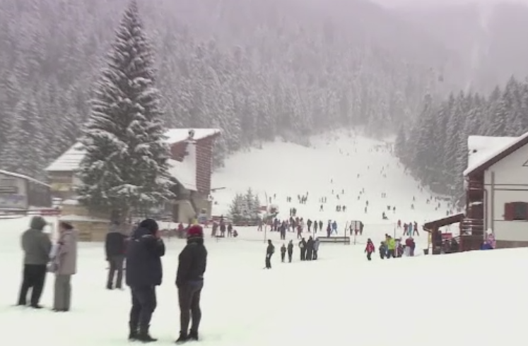 Statiunile montane sunt aproape goale si preturile au fost reduse pentru noii turisti. Oferte din Poiana Brasov