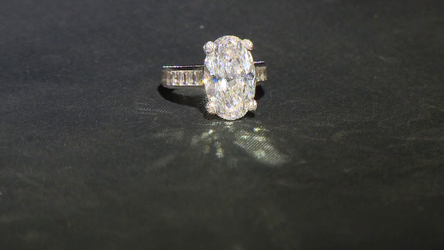 Primele imagini cu inelul furat din Franta de un roman din Ploiesti. Barbatul si-a recunoscut fapta