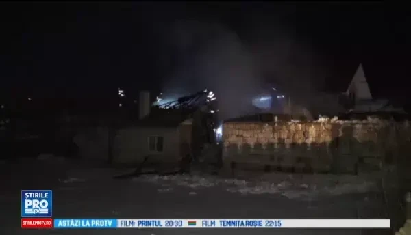 Un atelier auto s-a facut scrum dupa ce a luat foc, inauntru aflandu-se 24 de butelii cu gaz. De la ce ar fi pornit incendiul