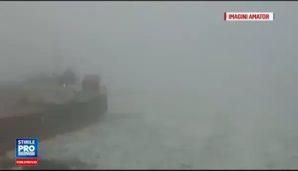 Traficul pe Dunare este blocat de sloiuri. Doar un impingator mai traverseza fluviul, in cazuri de urgenta