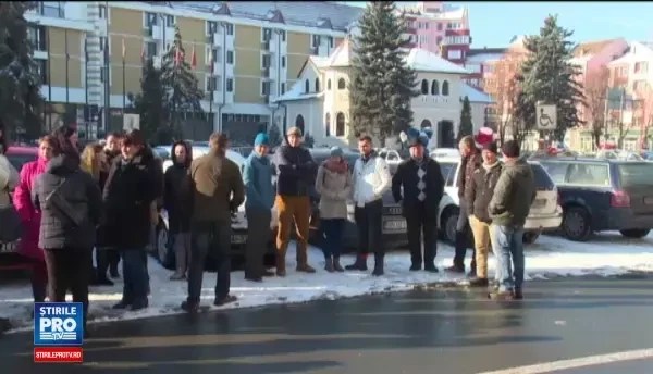 In semn de protest, 260 de elevi din localitatea Nepos, in Bistrita-Nasaud, nu au fost lasati de parinti sa mearga la scoala