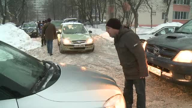 Scandal in trafic, dupa ce mai multi soferi au ramas blocati pe o strada. "N-ai vrut sa stai! Stii ce ai facut?"