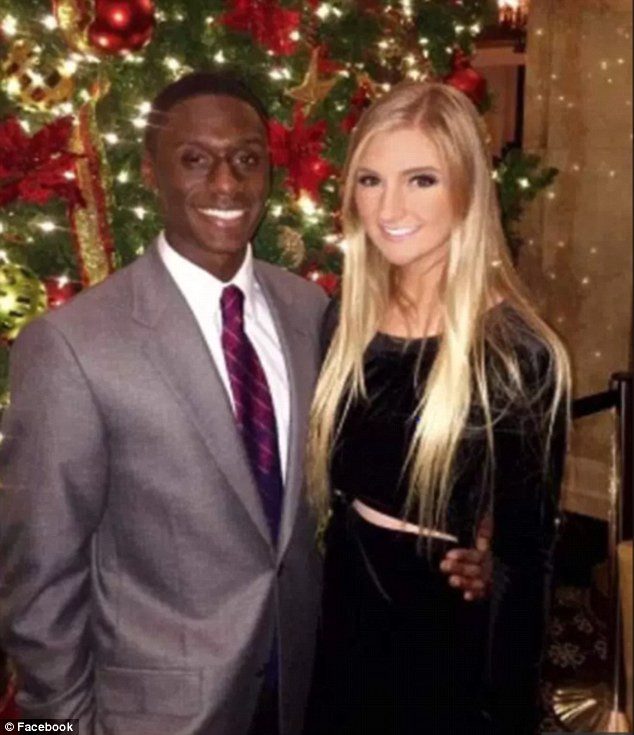 Pedeapsa primita de o tanara de 18 ani pentru ca are o relatie cu un baiat de culoare. Parintii au refuzat sa o mai intretina