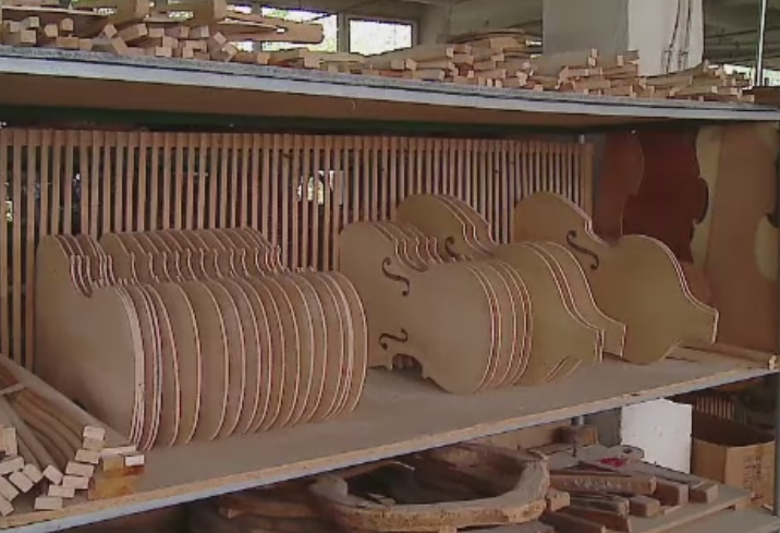 4.000 de viori s-au facut scrum intr-un incendiu care a cuprins o fabrica de instrumente. Pagubele se ridica la 1 mil. lei