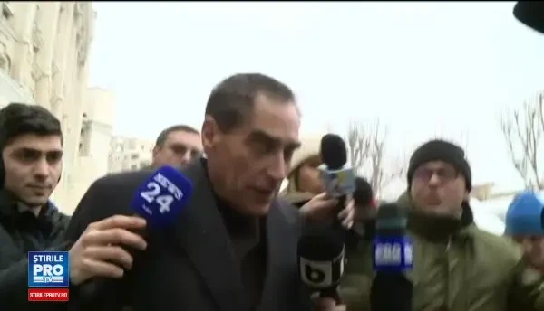 Petre Roman, chemat la Parchetul General. A fost inculpat in mod oficial pentru infractiuni contra umanitatii