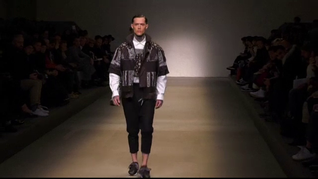 Designerii tineri, ajutati de Giorgio Armani sa isi promoveze creatiile la saptamana modei masculine de la Milano