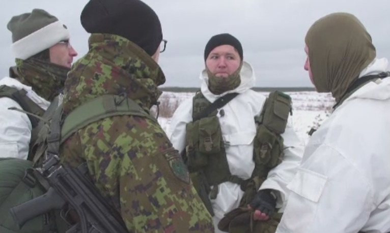 Estonienii se antreneaza pentru razboi. Gruparea militara cu 25.000 de barbati si femei care se pregatesc de o invazie rusa