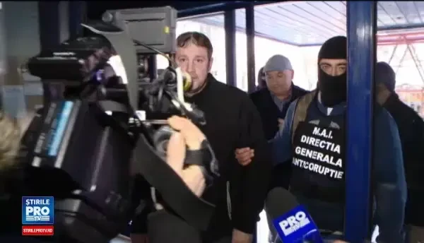 Politisti de frontiera, adusi cu mandat la DNA. Cat ar fi luat ca sa lase sa treaca un TIR cu tigari de contrabanda