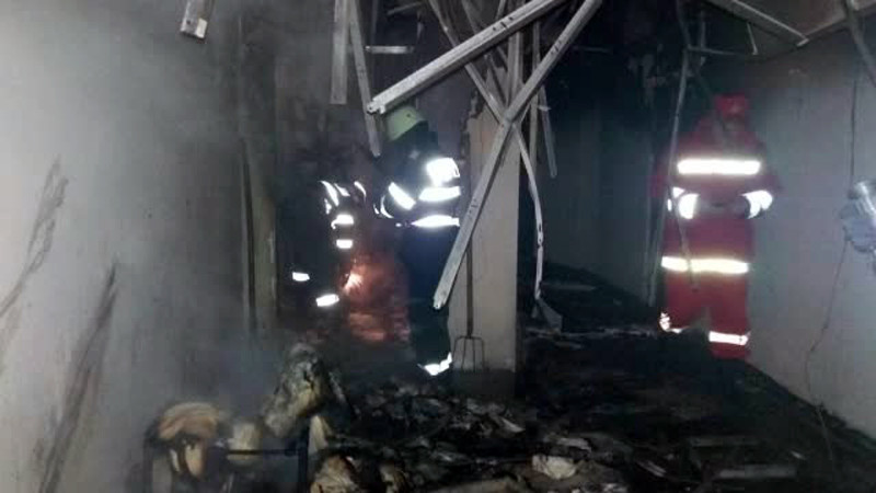 Incendiu la un hotel din Eforie Nord. Turistii au iesit in balcoane, asteptand sa fie salvati de pompieri