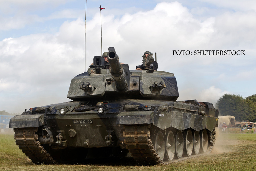 Blindate grele, trimise prin Eurotunel. Experimentul facut de armata britanica pentru situatia unei invazii rusesti