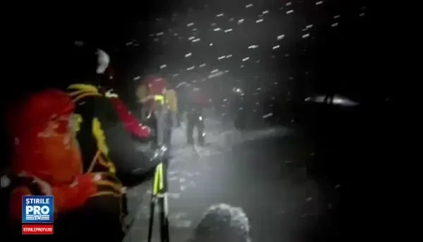 Un hotel din Apenini a fost ingropat de o avalansa in urma cutremurelor ce au lovit Italia. Sunt atat de multi morti